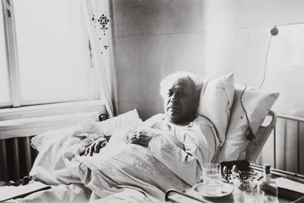 Ján Koniarek ako pacient na chirurgickom oddelení trnavskej nemocnice po úraze v marci 1940