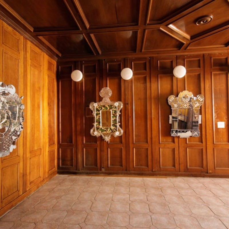 Milan Houser VANITAS