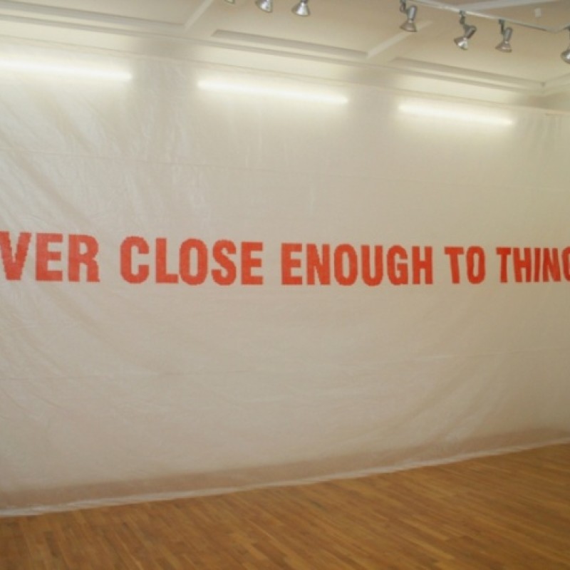 Emese Benczúr, 1969: Never close enough to things, 2002, pukacia fólia, farba na sklo